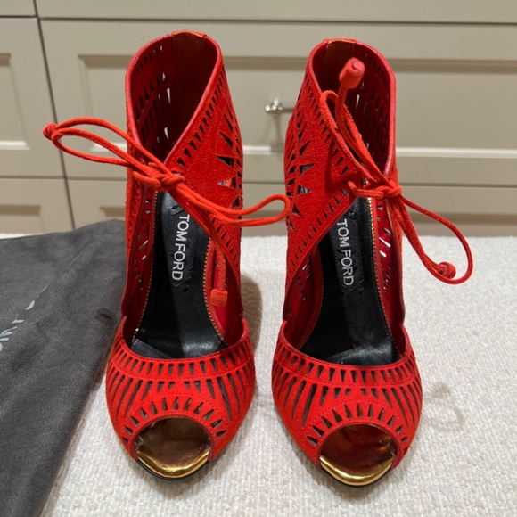 Tom Ford Laser cut peep toe suede heels - Picture 5 of 5